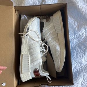 Adidas NMD_R2 womens 11 velour